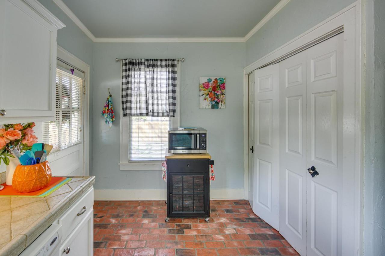 The Pink Azalea - Tyler Home With Yard And Patio! Exterior photo